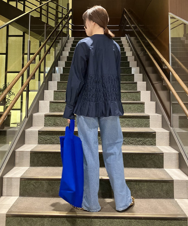 SAKAIさんの「BEAMS WOMEN｜【別注】ne Quittez pas / コットンポプリン ウエーブタック ブラウス」を使ったコーディネート