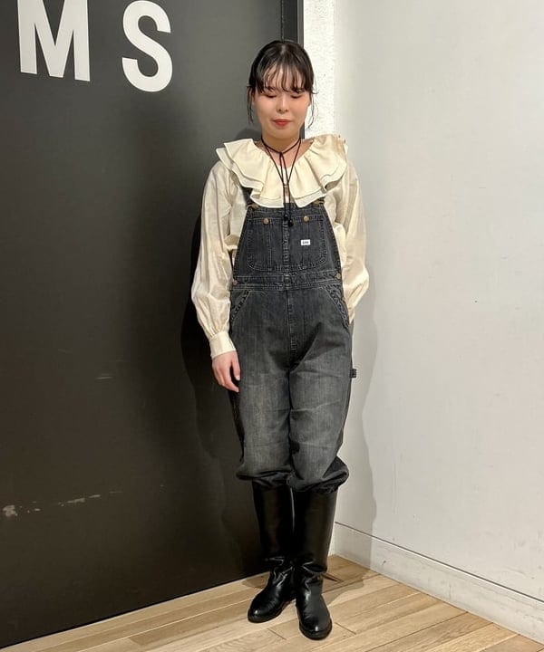 早川 萌子さんの「BEAMS WOMEN｜ラッフル ダブルカラー ブラウス」を使ったコーディネート