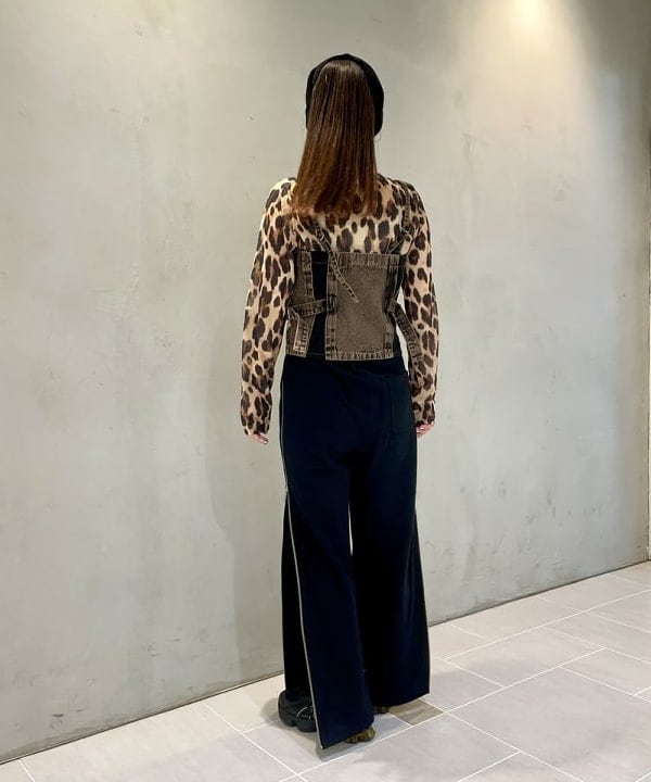 カタヤマ アヤさんの「BEAMS WOMEN｜デニム ジップ ビスチェ」を使ったコーディネート