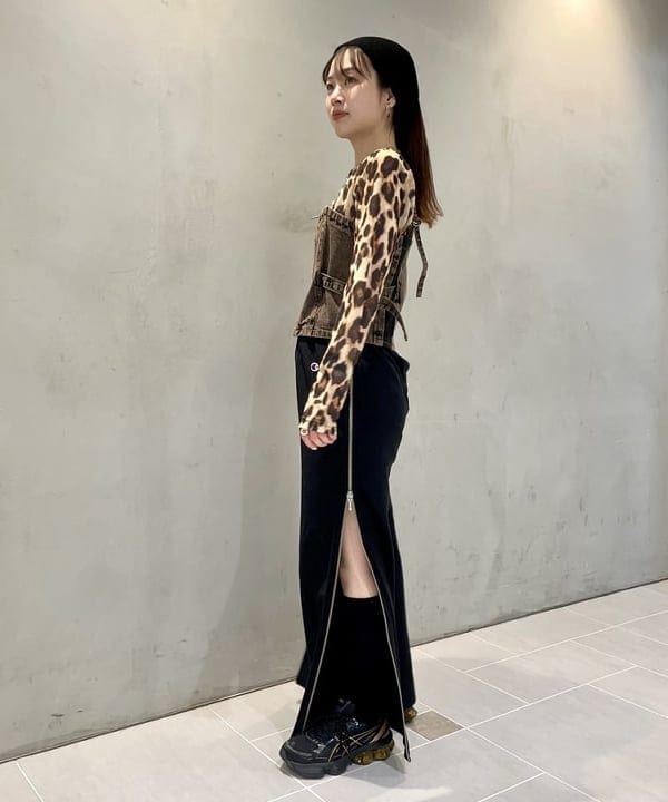 カタヤマ アヤさんの「BEAMS WOMEN｜デニム ジップ ビスチェ」を使ったコーディネート