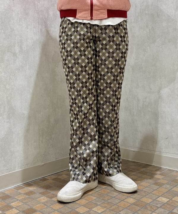 サイトウ　トモミさんの「BEAMS WOMEN｜ポリエステル ジャカード パンツ」を使ったコーディネート