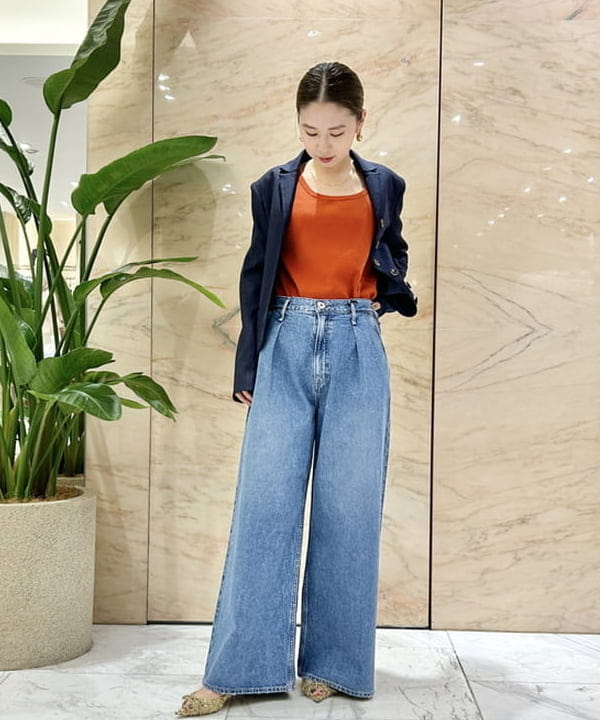 佐藤 美樹さんの「BEAMS WOMEN｜extreme cashmere / コットンカシミヤ タンクトップ」を使ったコーディネート