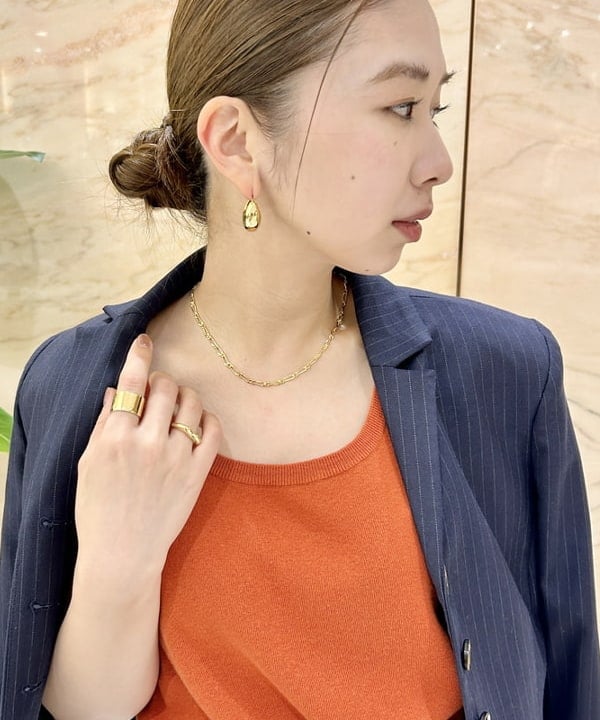 佐藤 美樹さんの「BEAMS WOMEN｜extreme cashmere / コットンカシミヤ タンクトップ」を使ったコーディネート
