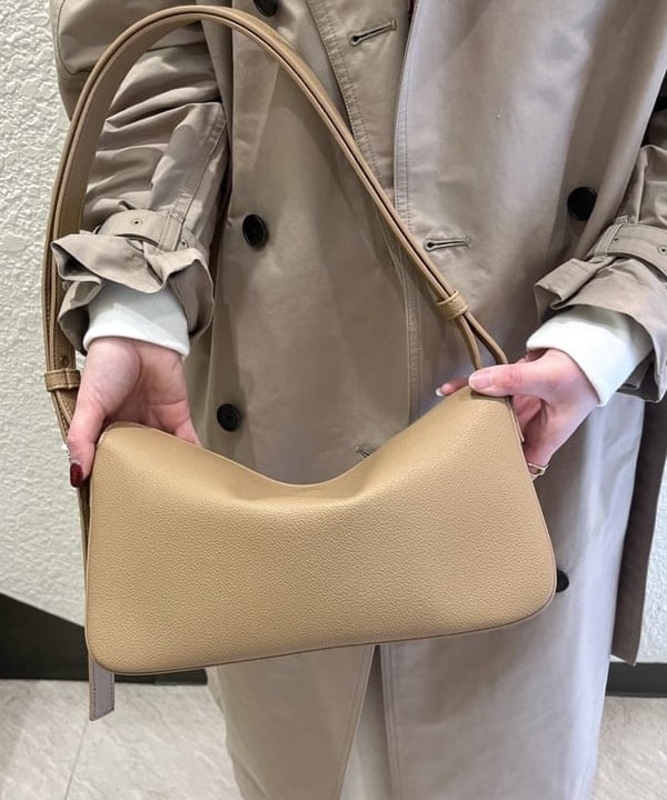 takeさんの「AK+1 / ドルマンスリーブ風 トレンチコート」を使ったコーディネート