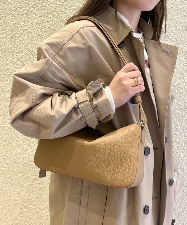 takeさんの「AK+1 / ドルマンスリーブ風 トレンチコート」を使ったコーディネート