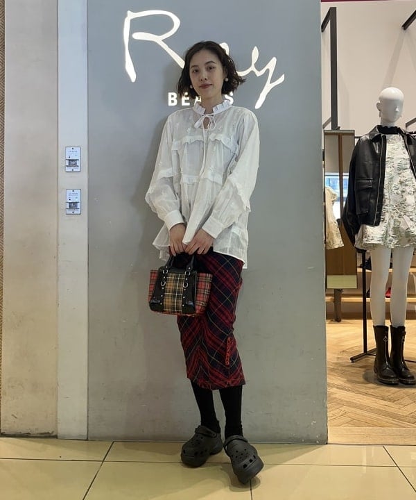 神坂 莉子さんの「BEAMS WOMEN｜パターンチェック バッグ」を使ったコーディネート