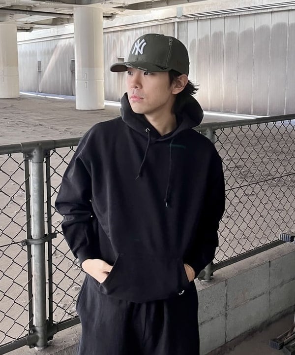 槙山 賢斗さんの「BEAMS WOMEN｜ヘビーウェイト フーディ」を使ったコーディネート