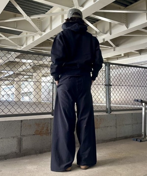 槙山 賢斗さんの「BEAMS WOMEN｜ヘビーウェイト フーディ」を使ったコーディネート