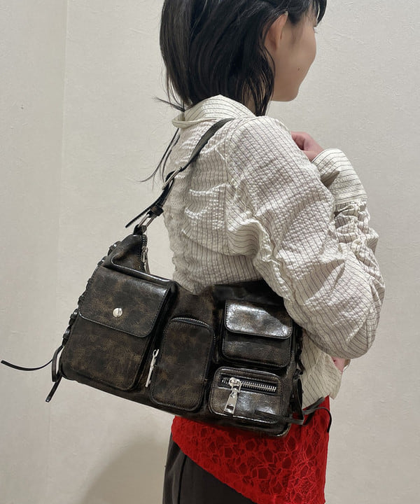 加歩さんの「BEAMS WOMEN｜ストライプ シャーリング ブラウス」を使ったコーディネート