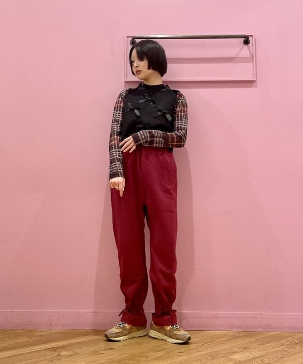 水野 萌香さんの「BEAMS WOMEN｜ヘム アレンジ スウェット パンツ」を使ったコーディネート