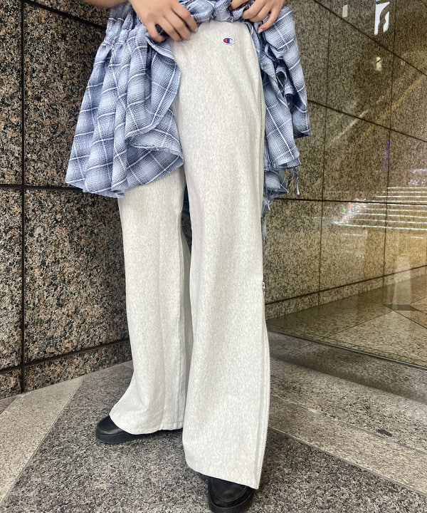 あさひさんの「BEAMS WOMEN｜【別注】Champion / リバースウィーブ(R) ロング パンツ」を使ったコーディネート