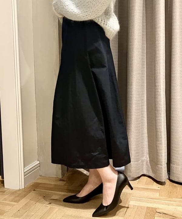 りえさんの「BEAMS WOMEN｜シャイニー ベルフレア スカート」を使ったコーディネート