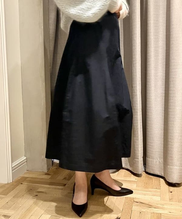 りえさんの「BEAMS WOMEN｜シャイニー ベルフレア スカート」を使ったコーディネート