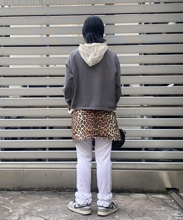 オカモト ミサキさんの「BEAMS WOMEN｜ビッグ メッシュ フーディー」を使ったコーディネート