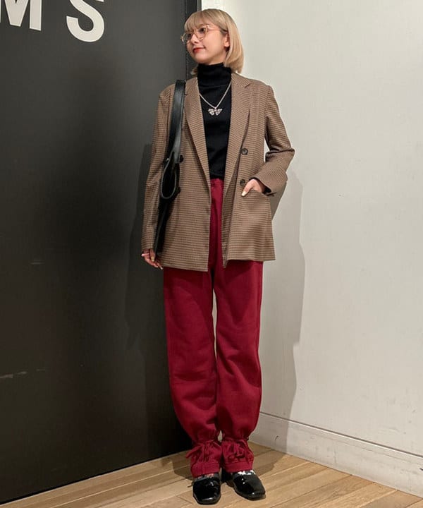 佐藤 亜美さんの「BEAMS WOMEN｜ヘム アレンジ スウェット パンツ」を使ったコーディネート