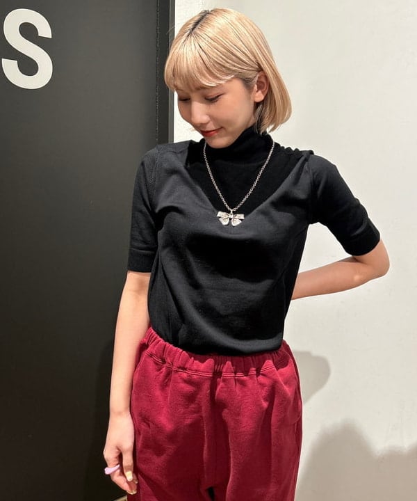 佐藤 亜美さんの「BEAMS WOMEN｜ヘム アレンジ スウェット パンツ」を使ったコーディネート
