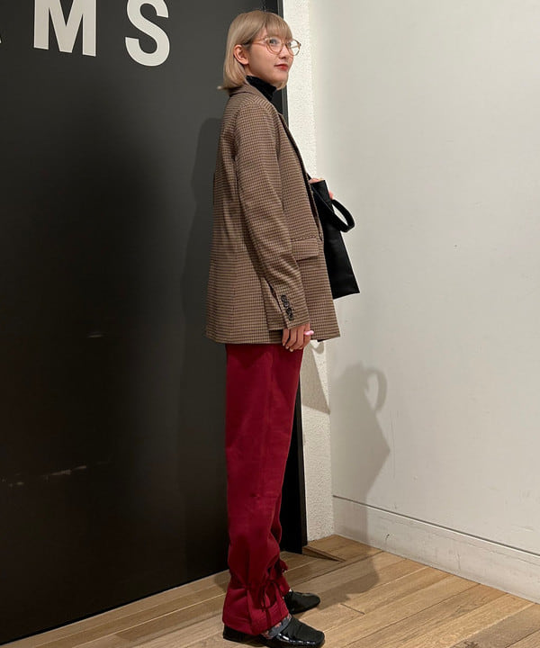 佐藤 亜美さんの「BEAMS WOMEN｜ヘム アレンジ スウェット パンツ」を使ったコーディネート