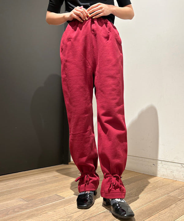 佐藤 亜美さんの「BEAMS WOMEN｜ヘム アレンジ スウェット パンツ」を使ったコーディネート