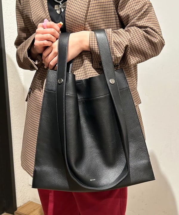 佐藤 亜美さんの「BEAMS WOMEN｜ヘム アレンジ スウェット パンツ」を使ったコーディネート