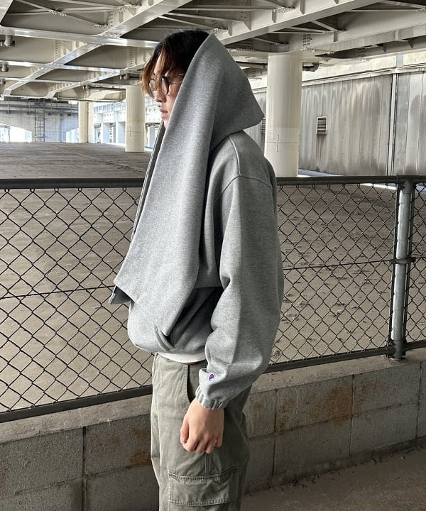 タマイユウトさんの「BEAMS WOMEN｜【別注】Champion / ジップ ジャケット」を使ったコーディネート