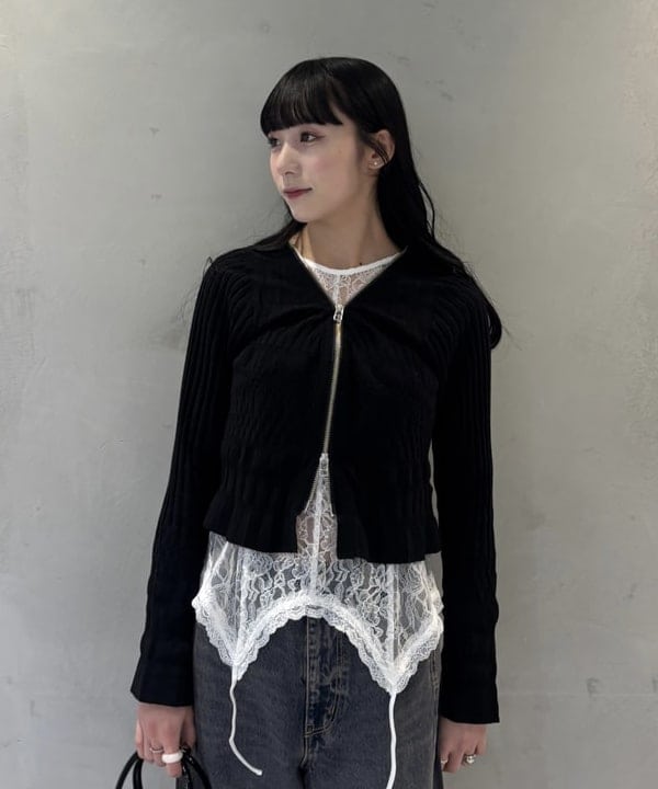 松田 陽茉莉さんの「BEAMS WOMEN｜レース キリカエ ベルスリーブ ブラウス」を使ったコーディネート