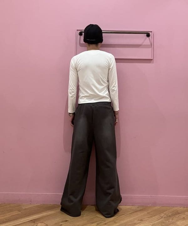 ディクソン 太陽さんの「BEAMS WOMEN｜ダメージ スウェット パンツ」を使ったコーディネート