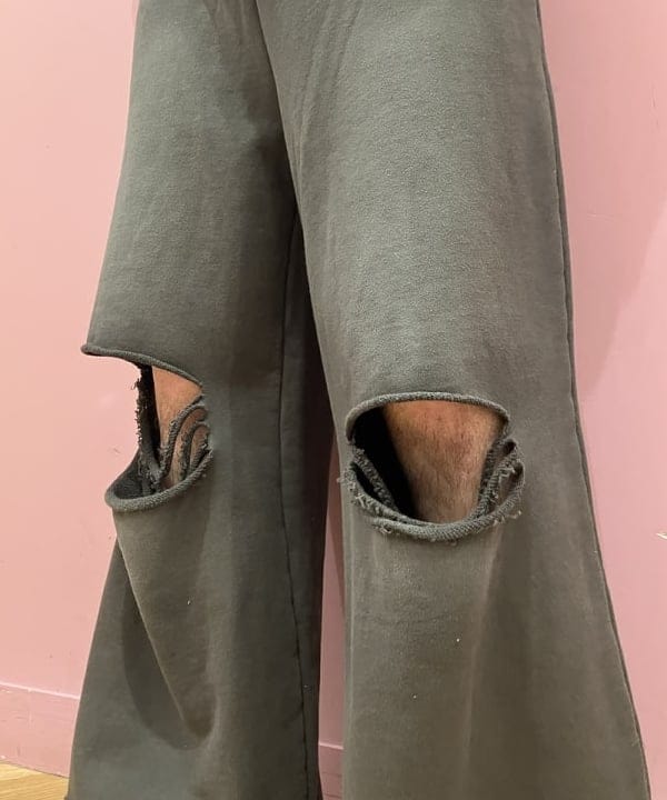 ディクソン 太陽さんの「BEAMS WOMEN｜ダメージ スウェット パンツ」を使ったコーディネート