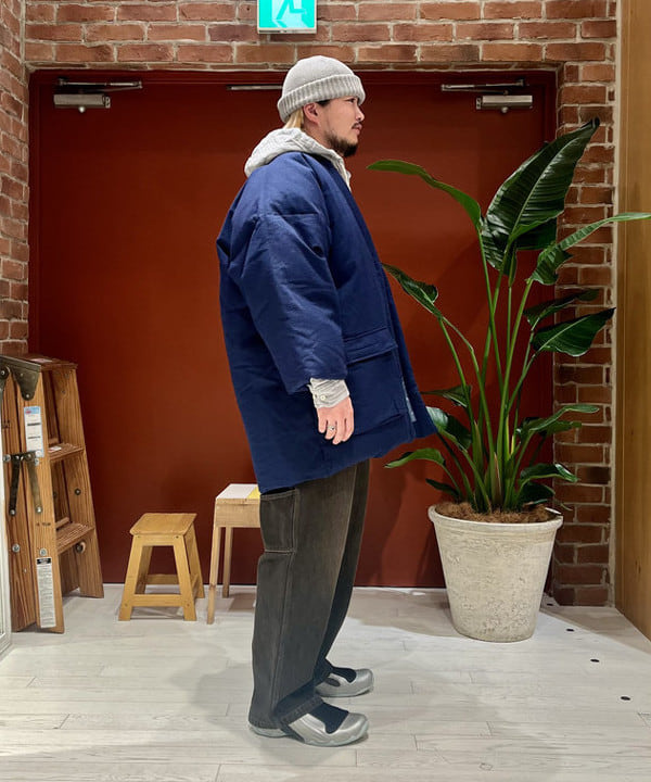 新里 京介さんの「BEAMS WOMEN｜パッチワーク ヘリンボーン フードシャツ」を使ったコーディネート