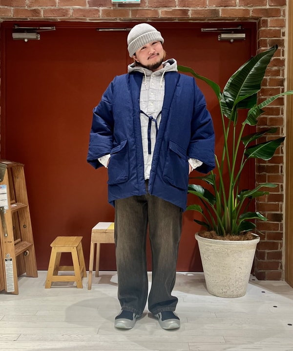 新里 京介さんの「BEAMS WOMEN｜パッチワーク ヘリンボーン フードシャツ」を使ったコーディネート