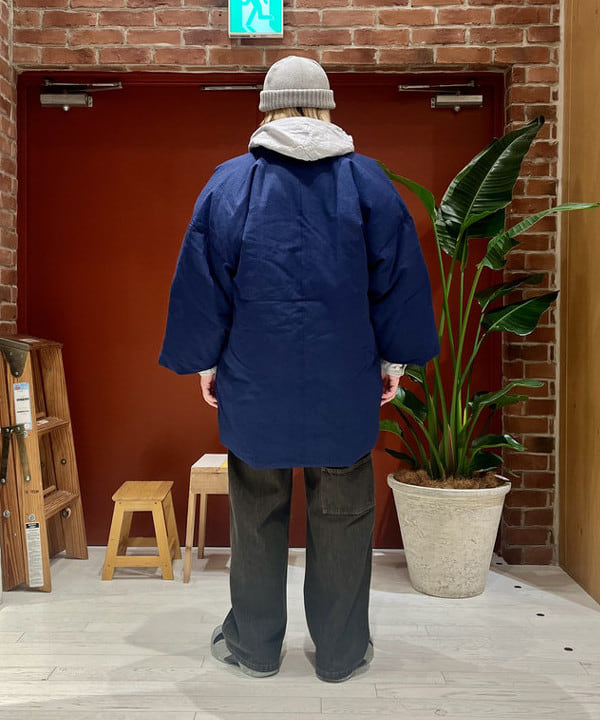 新里 京介さんの「BEAMS WOMEN｜パッチワーク ヘリンボーン フードシャツ」を使ったコーディネート