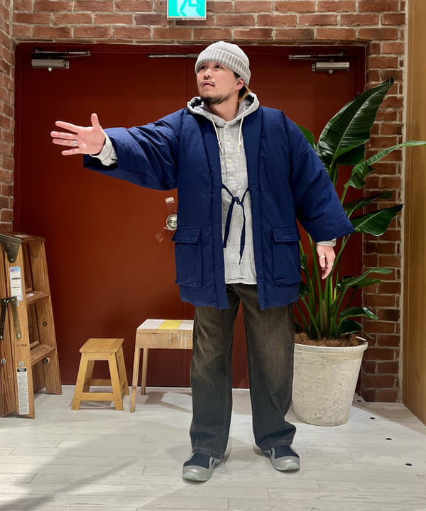 新里 京介さんの「BEAMS WOMEN｜パッチワーク ヘリンボーン フードシャツ」を使ったコーディネート