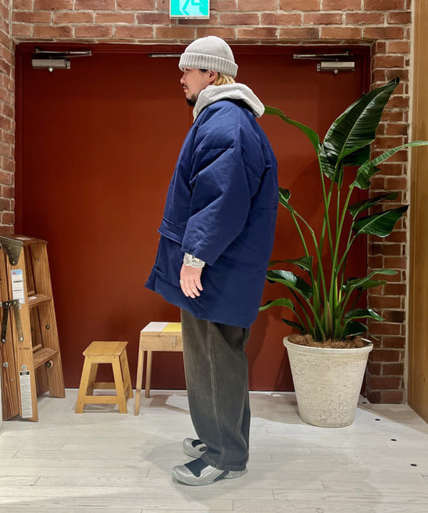 新里 京介さんの「BEAMS WOMEN｜パッチワーク ヘリンボーン フードシャツ」を使ったコーディネート