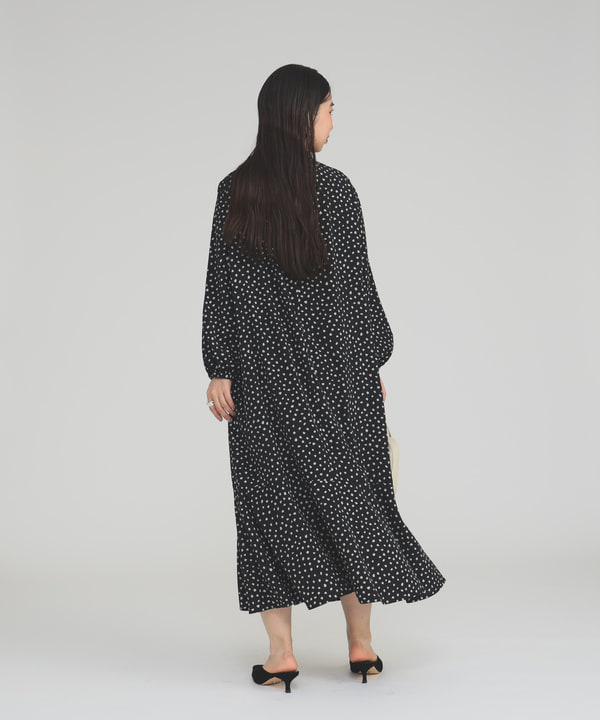 佐藤 美樹さんの「BEAMS WOMEN｜変形ドット ティアードワンピース」を使ったコーディネート
