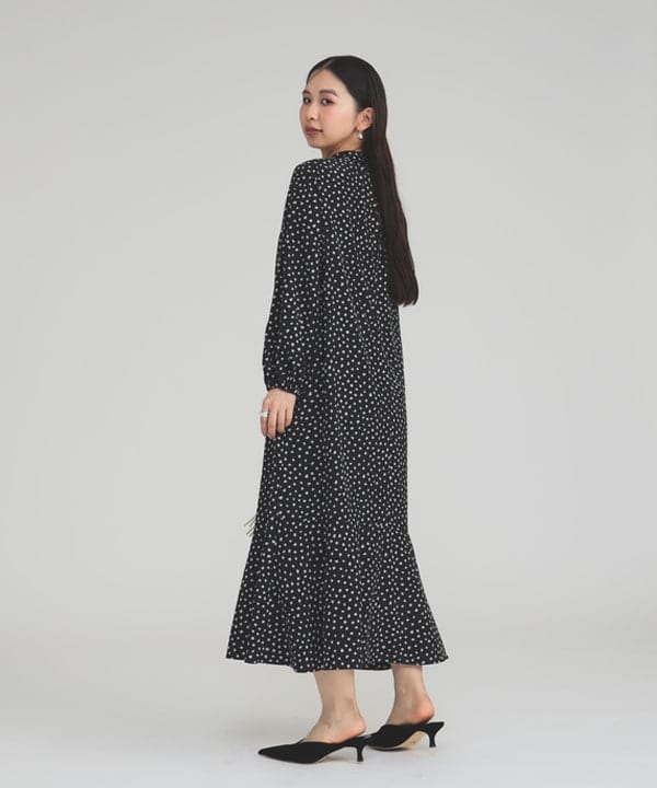 佐藤 美樹さんの「BEAMS WOMEN｜変形ドット ティアードワンピース」を使ったコーディネート