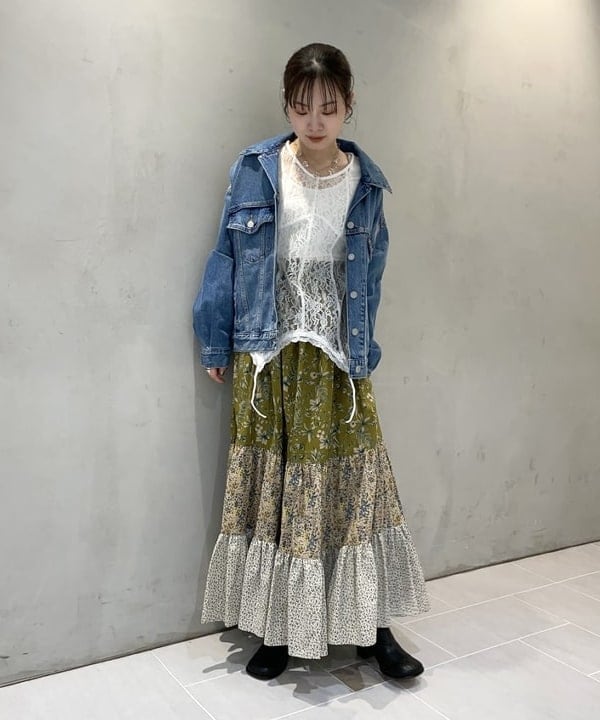カタヤマ アヤさんの「BEAMS WOMEN｜LEVI’S(R) / 90S トラッカージャケット」を使ったコーディネート