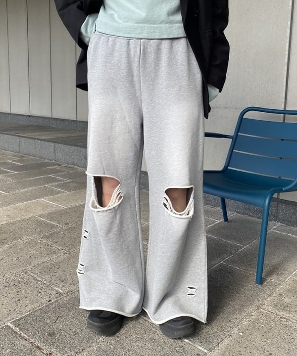 ayaさんの「BEAMS WOMEN｜ダメージ スウェット パンツ」を使ったコーディネート