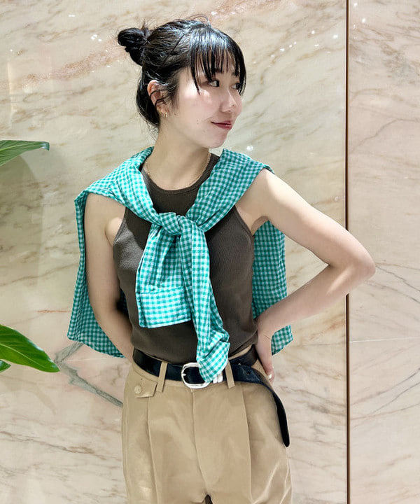 中丸　栞さんの「BEAMS WOMEN｜TONY BIANCO / KIKO スエードミュール」を使ったコーディネート