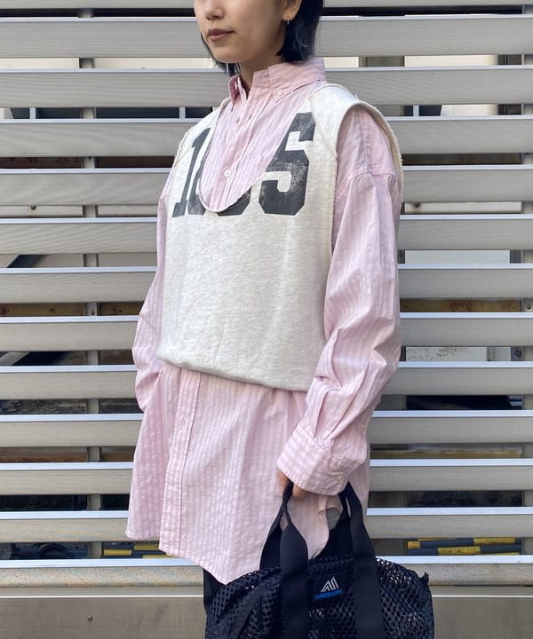 オカモト ミサキさんの「BEAMS WOMEN｜ドビー ストライプ ビッグ ボタンダウン シャツ」を使ったコーディネート