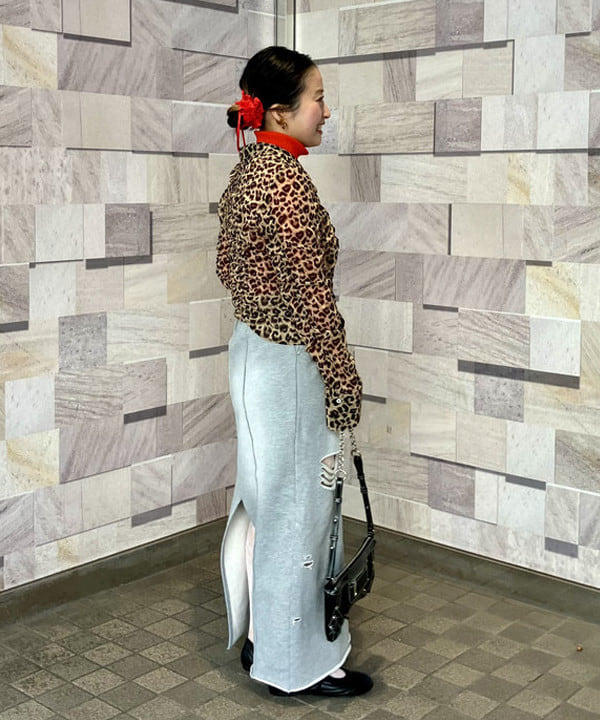 吉田　真実さんの「レオパードシャーリング ブラウス」を使ったコーディネート