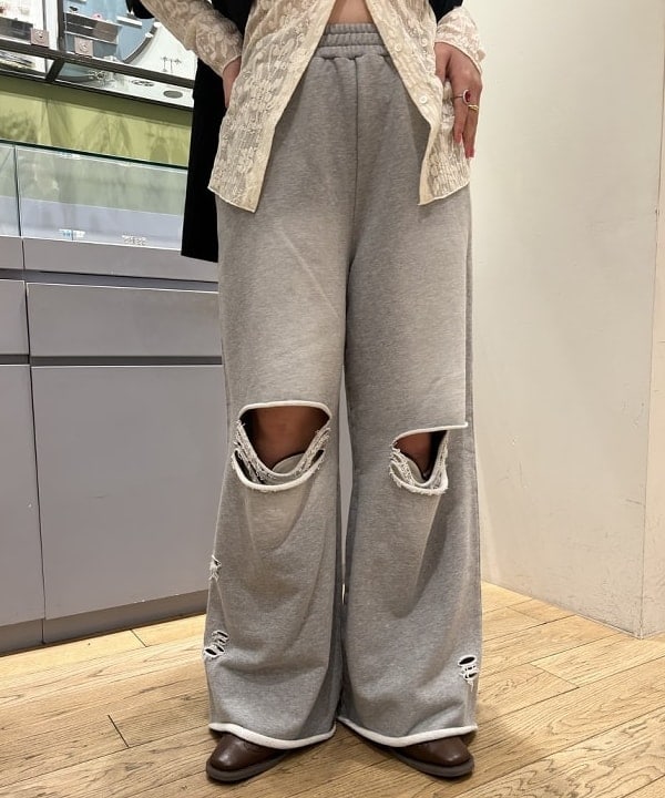 ナカノ アイさんの「BEAMS WOMEN｜ダメージ スウェット パンツ」を使ったコーディネート