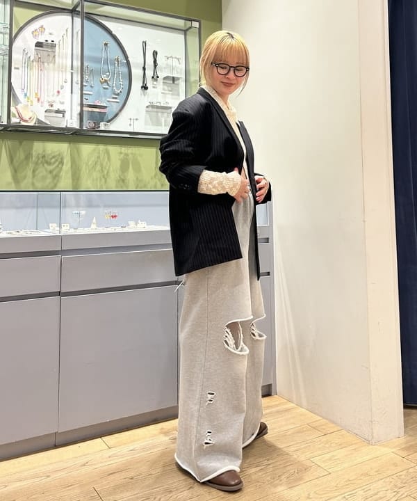 ナカノ アイさんの「BEAMS WOMEN｜ダメージ スウェット パンツ」を使ったコーディネート