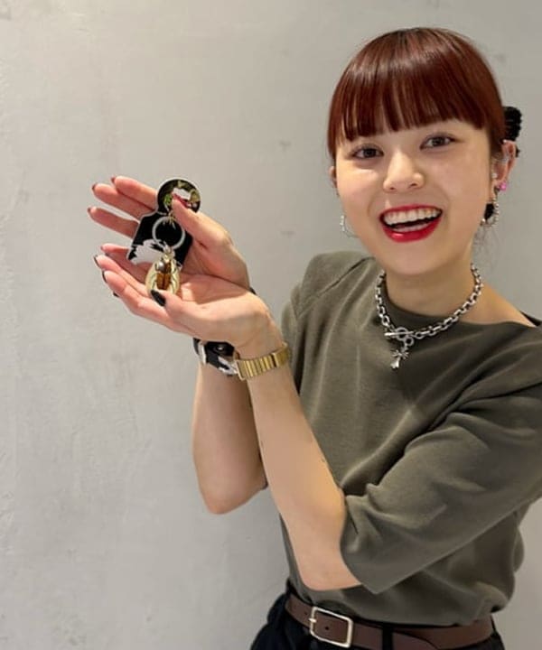 りかちょび/岸本梨佳さんの「BEAMS WOMEN｜NOMADIS / CREW メタリック ショルダーバッグ」を使ったコーディネート