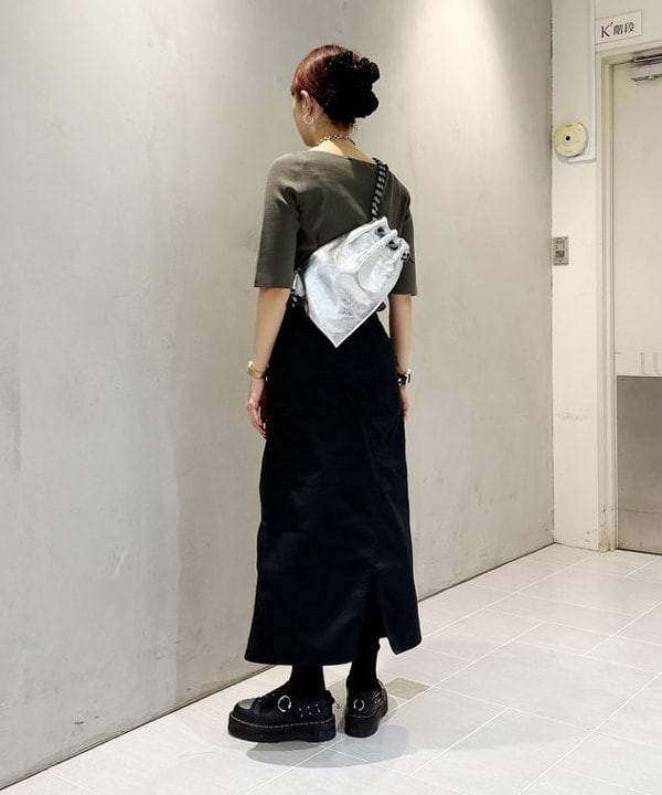 りかちょび/岸本梨佳さんの「BEAMS WOMEN｜NOMADIS / CREW メタリック ショルダーバッグ」を使ったコーディネート
