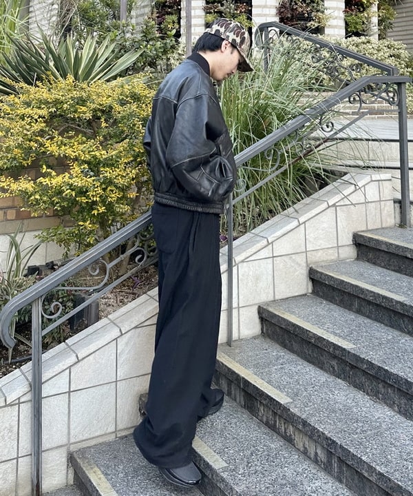 吉田 洸輝さんの「BEAMS WOMEN｜ユーズド加工 レザー ショートブルゾン」を使ったコーディネート