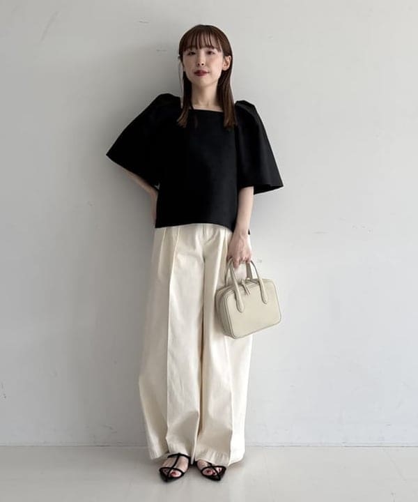 makita mikaさんの「BEAMS WOMEN｜コンパクト チノ ワイドパンツ」を使ったコーディネート
