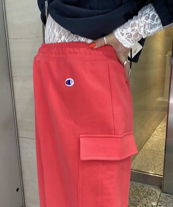 マツド ユメカさんの「BEAMS WOMEN｜【別注】Champion / ロングスカート」を使ったコーディネート