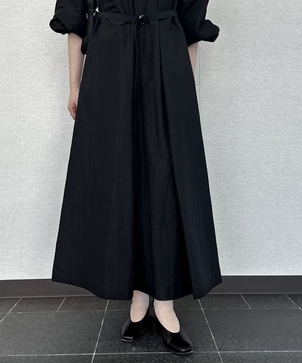 大浦 栞さんの「BEAMS WOMEN｜AK+1 / ネックギャザー ワンピース」を使ったコーディネート