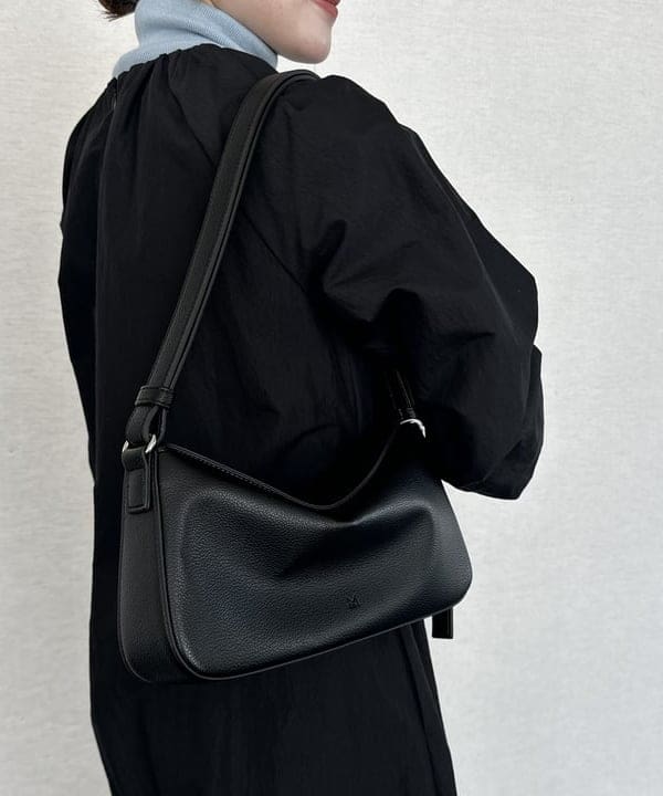 大浦 栞さんの「BEAMS WOMEN｜AK+1 / ネックギャザー ワンピース」を使ったコーディネート