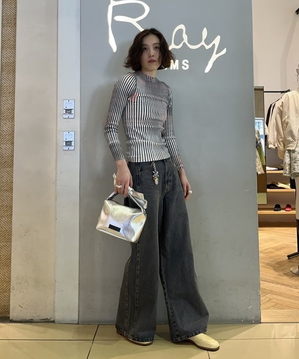 神坂 莉子さんの「BEAMS WOMEN｜オーバーダイ デニム パンツ」を使ったコーディネート