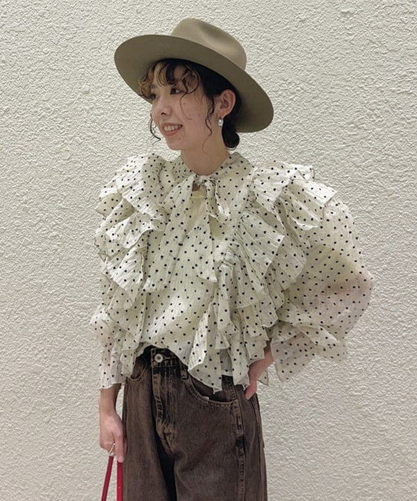 AKIさんの「オーバーダイ デニム パンツ」を使ったコーディネート